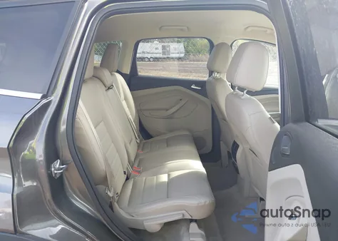 2016 Ford Escape Titanium z USA, uszkodzony, nr VIN 1FMCU9J9XGUA51989